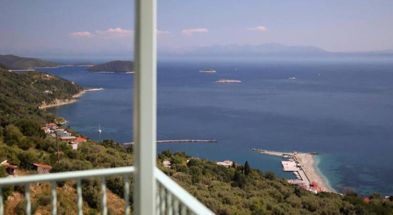 Charming vacation home with terrace | Dogs allowed in Skopelos