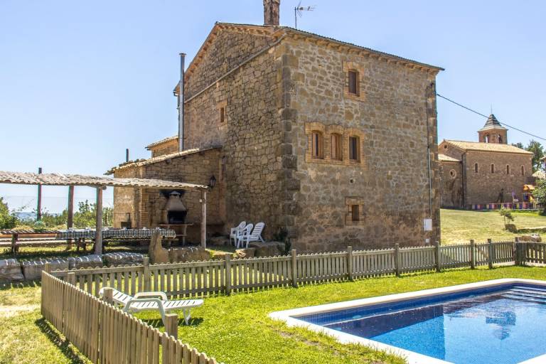 Villa with yard, private pool & grill — photo 4