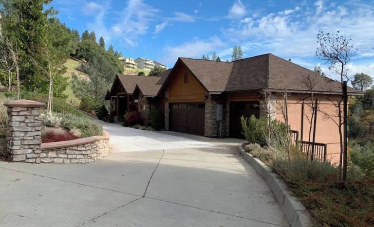 House Hathaway Pines
