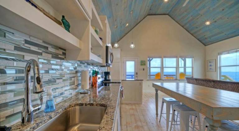 House with pool — photo 5