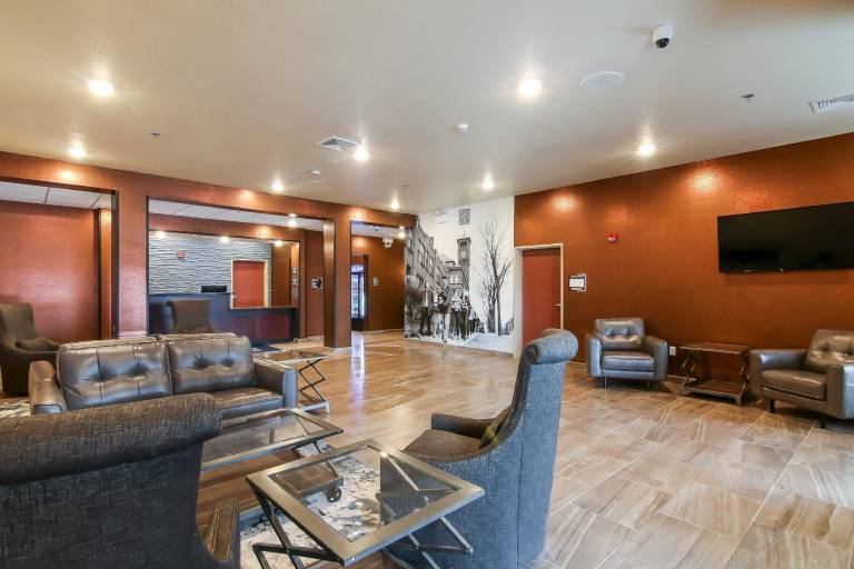 Cobblestone Hotel and Suites Two Rivers — photo 2