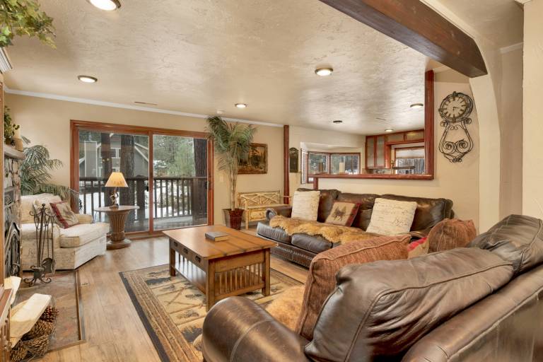 Cabin with jacuzzi & BBQ | Lake view — photo 2