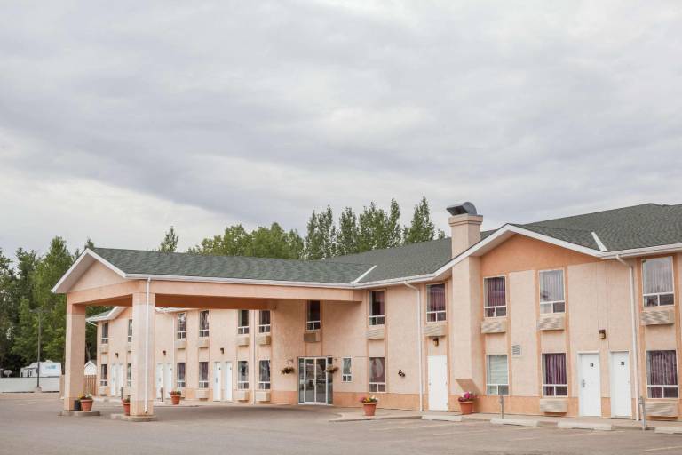 Days Inn by Wyndham Taber — photo 5