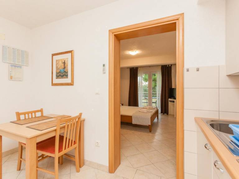 Appartment für 2 Personen mit Pool, Okrug Gornji — photo 3