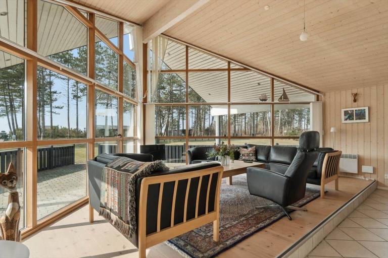 Fully equipped wonderful vacation home with sauna, hot tub & patio | Sea view | Pets allowed — photo 4