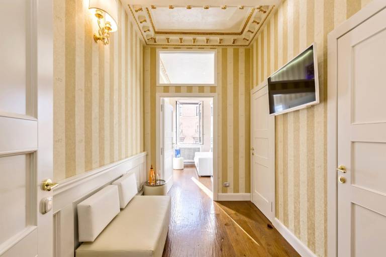 Apartment | Near Trevi Fountain | Perfect for remote work — photo 3