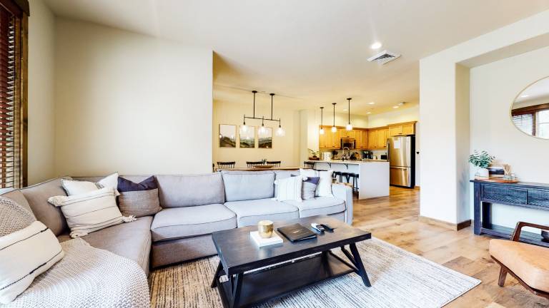 Woodwinds 1265 Luxury Townhouse, Private Hot Tub, 2 Car Garage — photo 4