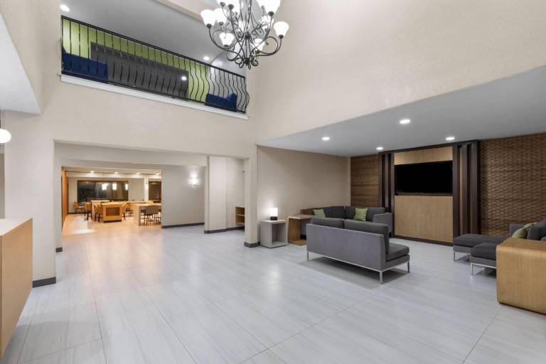 Hawthorn Extended Stay by Wyndham College Station South in College Station, TX