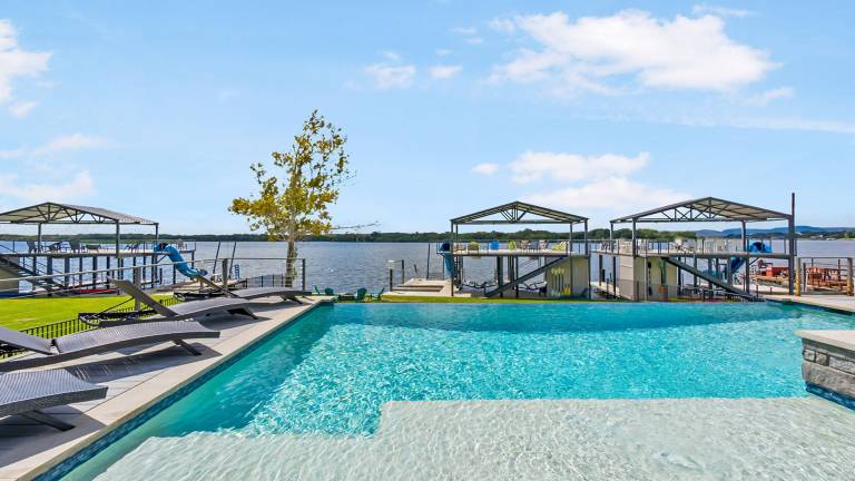 House  Lake Buchanan