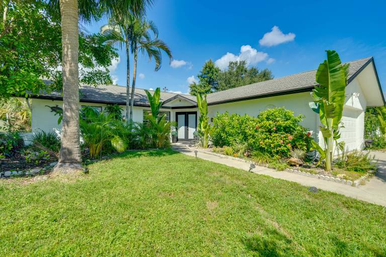 Bike to Dtwn: Home w/ Hot Tub & BBQ in Cape Coral — photo 2
