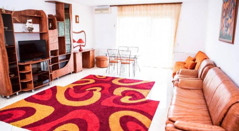 Lovely serviced apartment with terrace & yard | Beach nearby | Dogs allowed in Constanta