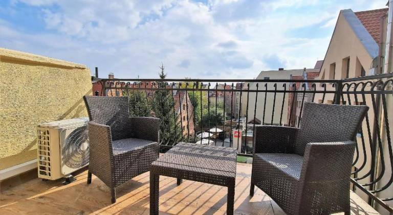 Rental apartment with patio — photo 3