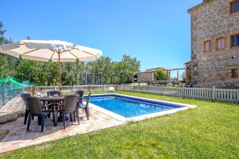 Villa with yard, private pool & grill — photo 5