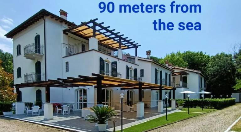Serviced apartment with garden & patio in Carrara