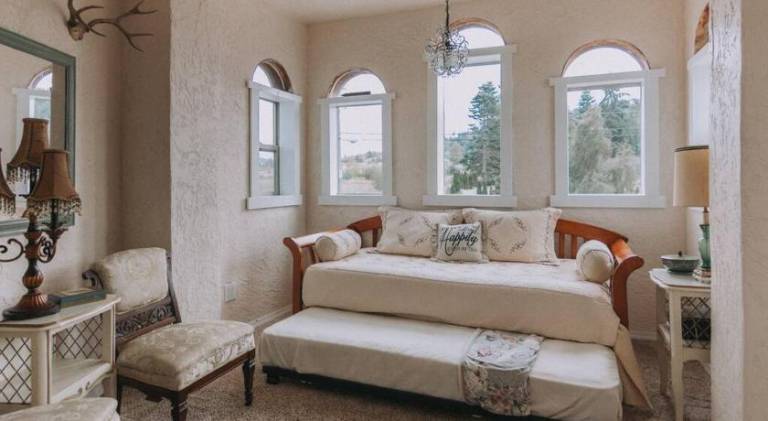 House with jacuzzi — photo 4