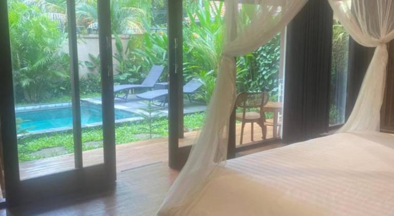 Villa with pool & hot tub — photo 2