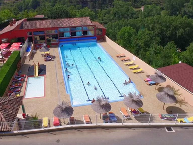 Child-friendly chalet with patio & heated pool | Garden view | Pet-friendly in Millau