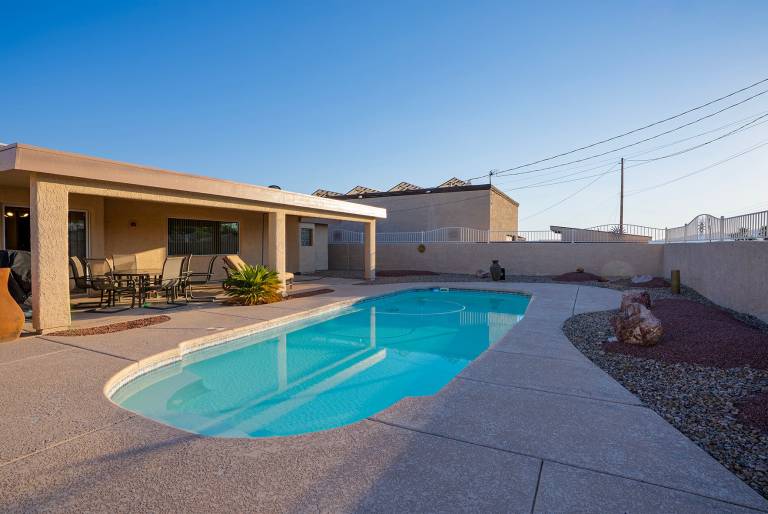 Family-oriented vacation home with BBQ & private pool | Pets allowed — photo 3