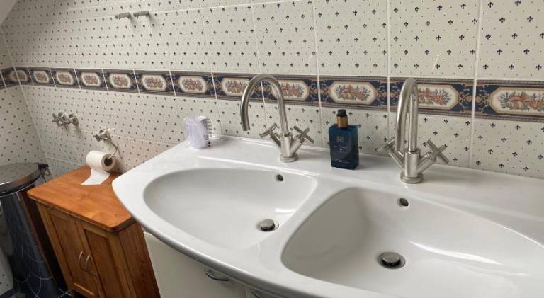 Gemutliches Zimmer mit großem Bad — photo 4