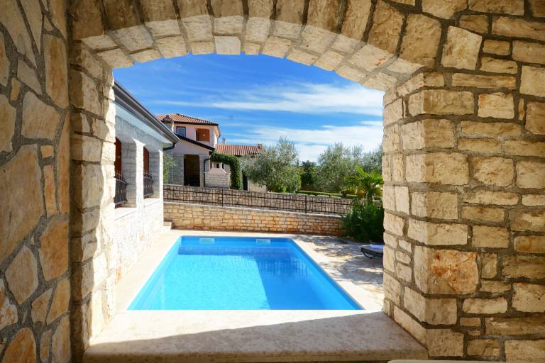 Villa with garden, patio & private pool — photo 3
