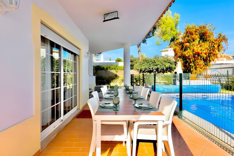 Casa Luna with Saltwater Pool – Private Pool, Garden & Parking — photo 4