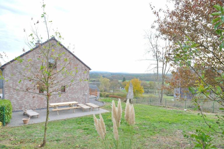 Vacation home with garden, BBQ & patio in Durbuy