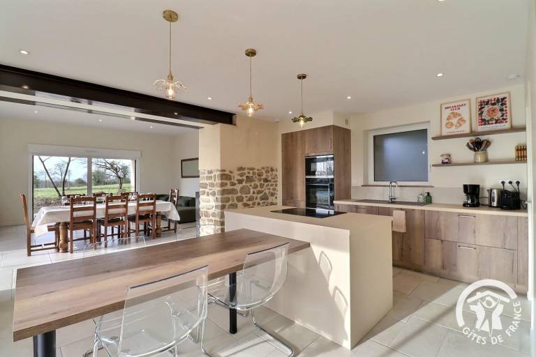 Gite with patio, BBQ & yard — photo 2