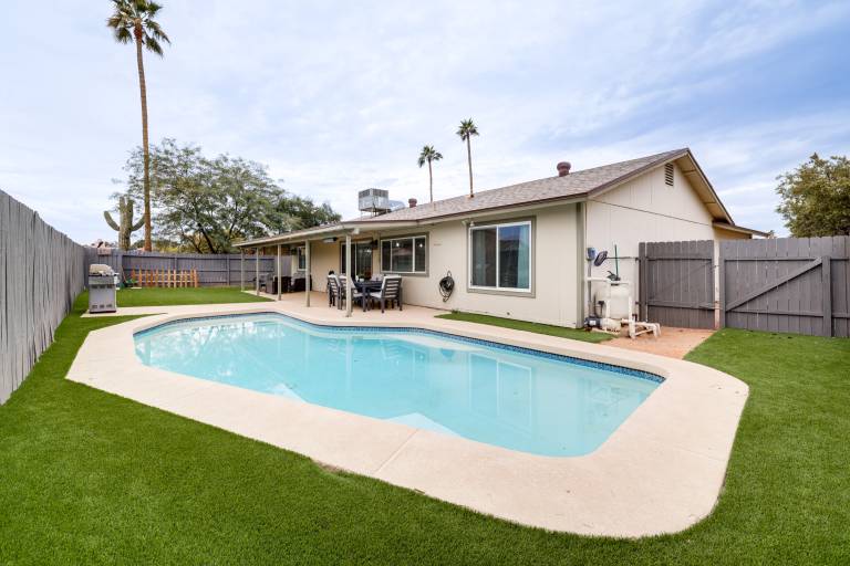 Private Pool & Yard Family Retreat in Tempe