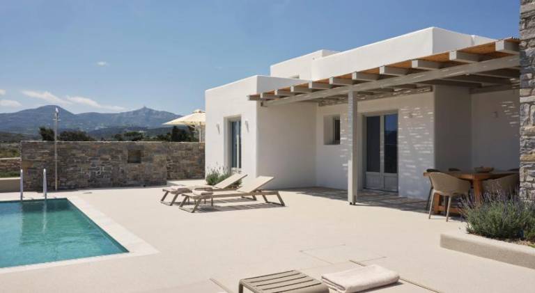 Villa with garden, patio & private pool — photo 2
