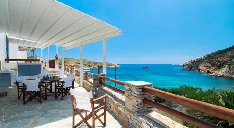 Vacation home with yard & terrace in Sifnos