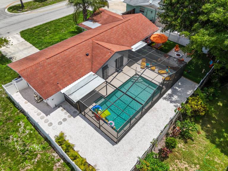 Stylish 3-Bedroom Home with Private Pool and Beautiful Design in Bradenton, FL