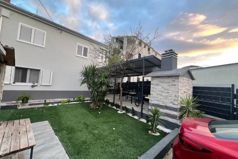 Three bedroom house with terrace Split (K-25463) in Split