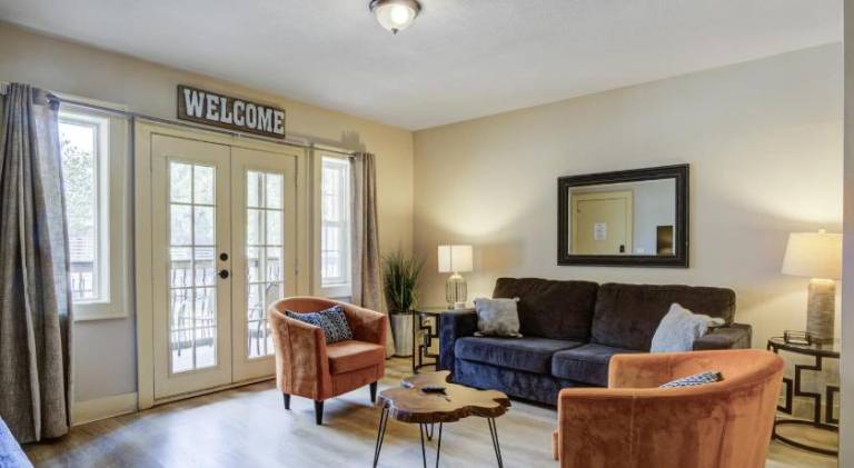 Fully equipped lovely rental apartment with patio | Pets allowed in Kansas City, MO