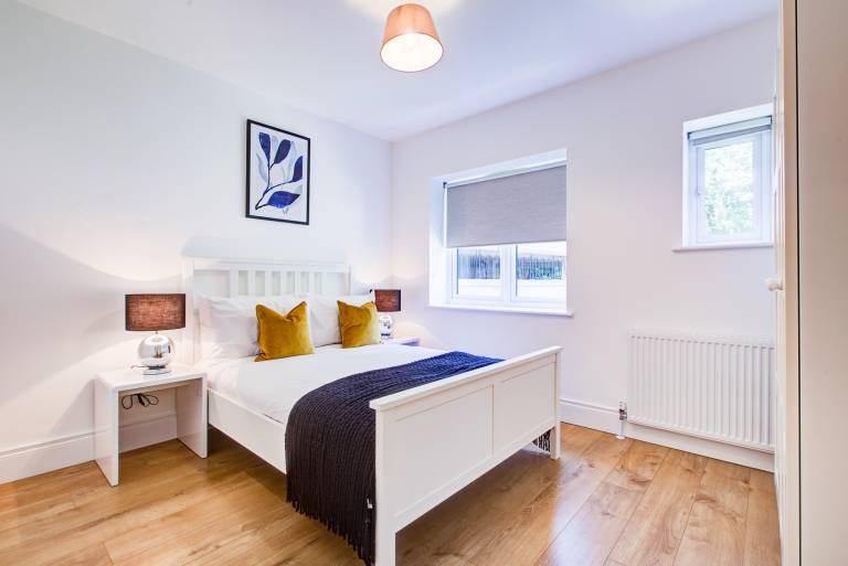 Hybrid Resi New Malden 3 Bed Apartment