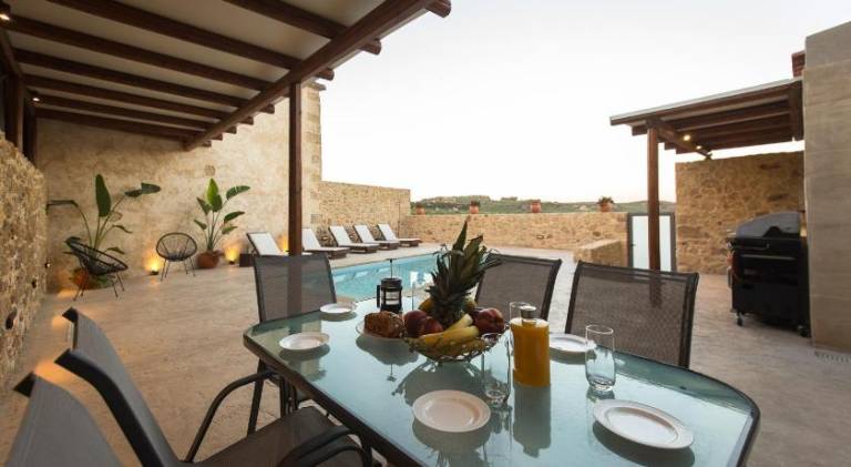 Villa with barbeque, private pool & patio — photo 4