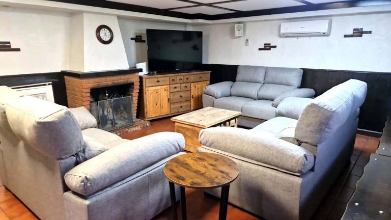 Vacation home with hot tub, yard & private pool | Mountain view — photo 4