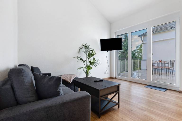 Apartment with patio | City view — photo 2