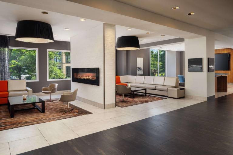 Embassy Suites by Hilton Washington DC Chevy Chase Pavilion — photo 3