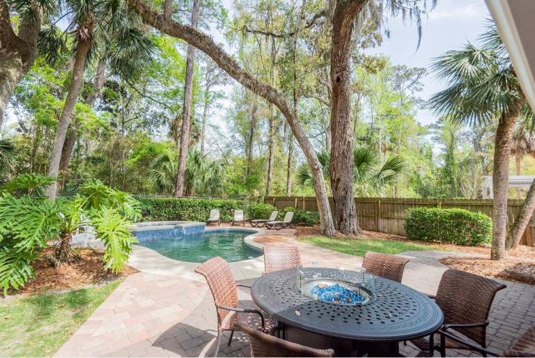 Vacation home with hot tub, private pool & grill — photo 2
