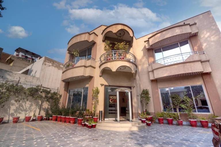 Hotel One Lalazar Multan