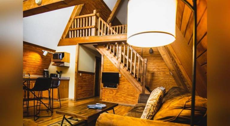 Vacation home with jacuzzi & pool | Pet-friendly — photo 2
