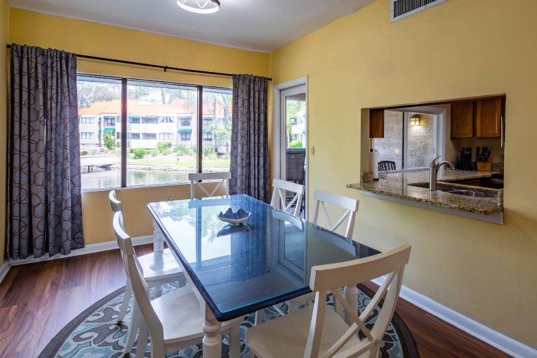 Condo with jacuzzi & pool | Water view | Pet-friendly — photo 4