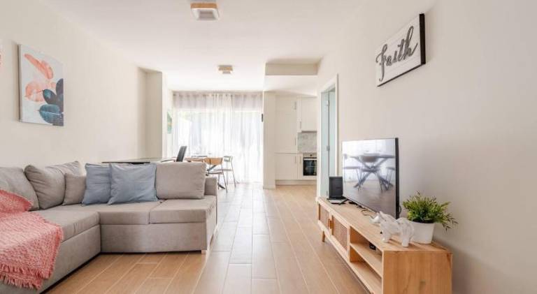 Casa Eden 2BR modern Apartment near Marina! Patio-Porch-WS-BBQ-FAST WIFI! — photo 2
