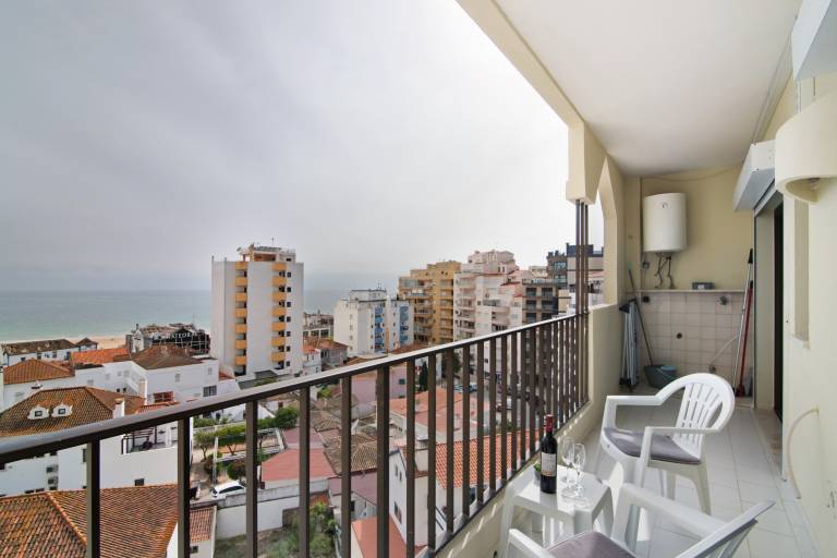 Apartment 'Quaint Beach View - Praia Da Rocha' with Sea View, Wi-Fi and Air Conditioning — photo 4