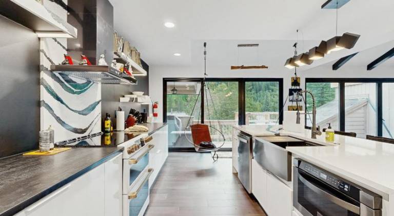 House with patio, jacuzzi & BBQ — photo 3