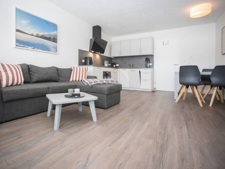 Discover our cozy holiday cottage in Winterberg. Perfect for 5 people with beautiful views. Book your dream vacation now! — photo 2