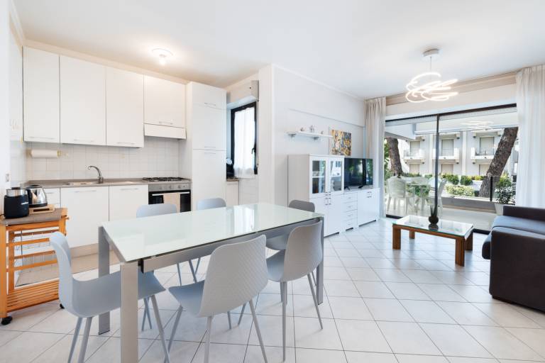 Fully equipped rental apartment with pool, terrace & yard | Next to the beach | Pets are welcome — photo 3