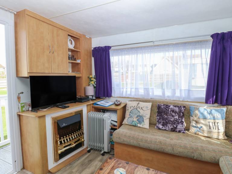 Cottage with yard | Beach view | Beach nearby | Pets are welcome — photo 5