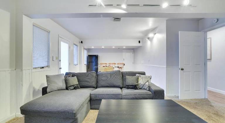 House with jacuzzi — photo 3