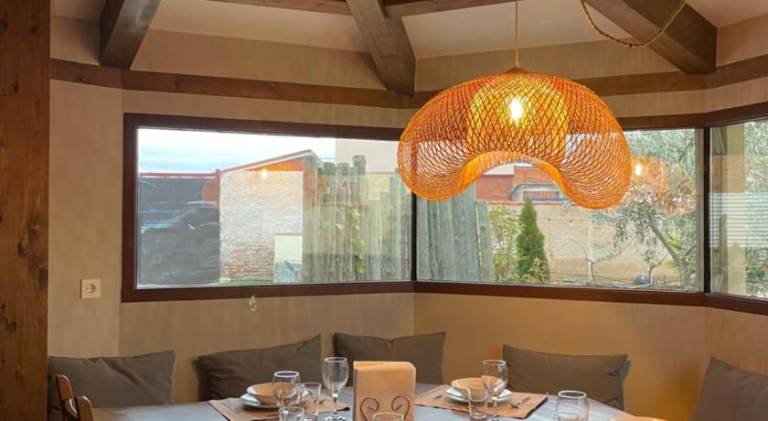 Vacation home with patio, private pool & yard in Valladolid